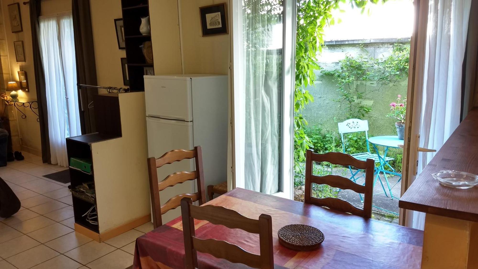 Logement Tranquille Et Frais Proche Gare Au Rdc 쏘뮤흐 외부 사진