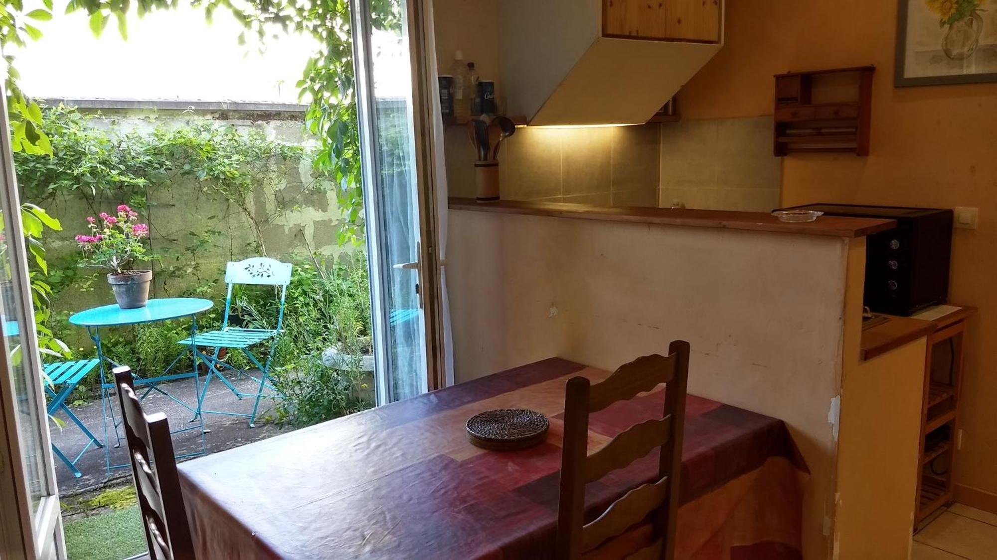 Logement Tranquille Et Frais Proche Gare Au Rdc 쏘뮤흐 외부 사진