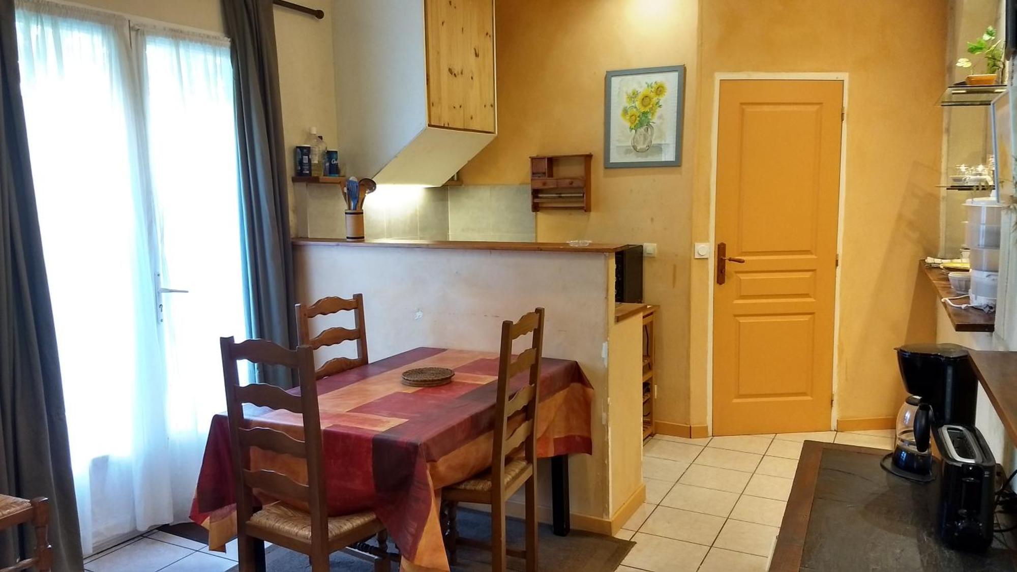 Logement Tranquille Et Frais Proche Gare Au Rdc 쏘뮤흐 외부 사진